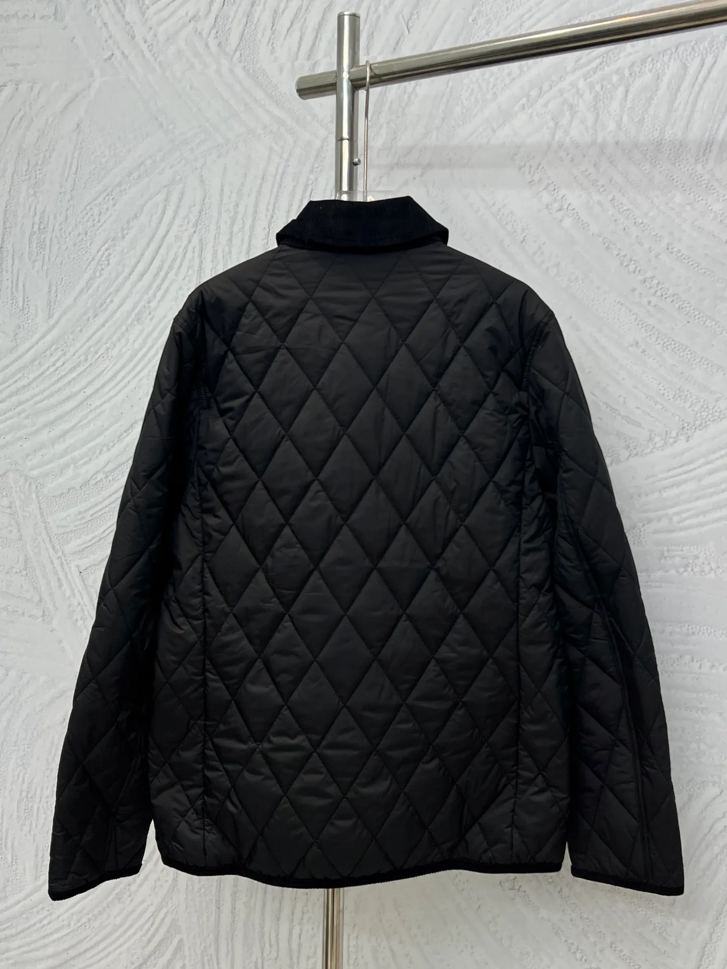 P350 Ralph Lauren logo embroidered diamond plaid corduroy cotton jacket. Exquisite small logo embroidery on the chest, corduroy color-blocked lapels, pocket design showing details, customized accessories, complete with three standards. Size: S M L XL